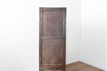 中古　伝統工芸　軽井沢彫り　力強い桜の木の彫刻が目を引くワードローブ　(R-085206)