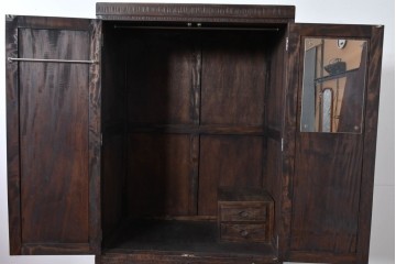 中古　伝統工芸　軽井沢彫り　力強い桜の木の彫刻が目を引くワードローブ　(R-085206)