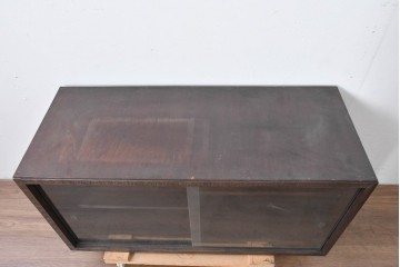 中古　伝統工芸　軽井沢彫り　桜の彫刻をあしらった上品な佇まいのローボード　(R-085207)