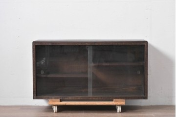 中古　伝統工芸　軽井沢彫り　桜の彫刻をあしらった上品な佇まいのローボード　(R-085207)