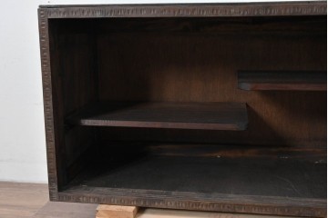 中古　伝統工芸　軽井沢彫り　桜の彫刻をあしらった上品な佇まいのローボード　(R-085207)