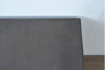 中古　伝統工芸　軽井沢彫り　桜の彫刻をあしらった上品な佇まいのローボード　(R-085207)