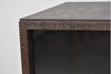 中古　伝統工芸　軽井沢彫り　桜の彫刻をあしらった上品な佇まいのローボード　(R-085207)