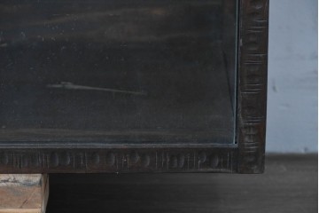 中古　伝統工芸　軽井沢彫り　桜の彫刻をあしらった上品な佇まいのローボード　(R-085207)