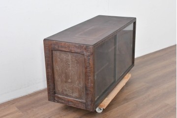 中古　伝統工芸　軽井沢彫り　桜の彫刻をあしらった上品な佇まいのローボード　(R-085207)