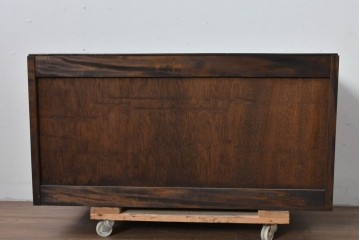 中古　伝統工芸　軽井沢彫り　桜の彫刻をあしらった上品な佇まいのローボード　(R-085207)