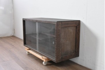 中古　伝統工芸　軽井沢彫り　桜の彫刻をあしらった上品な佇まいのローボード　(R-085207)