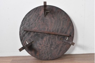 和製ヴィンテージ　希少デザイン　伝統工芸　軽井沢彫り　大胆に施された桜の彫刻が見事な丸テーブル　(R-085210)