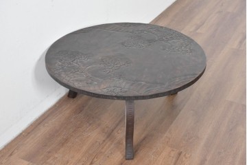 和製ヴィンテージ　希少デザイン　伝統工芸　軽井沢彫り　大胆に施された桜の彫刻が見事な丸テーブル　(R-085210)