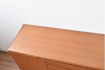 和製ヴィンテージ　チーク材　上質なつくりで収納力も抜群な北欧デザインのサイドボード　(R-085211)