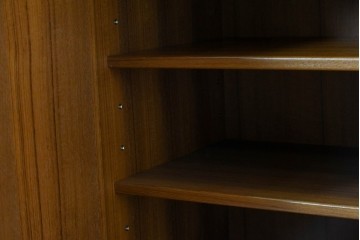 和製ヴィンテージ　チーク材　上質なつくりで収納力も抜群な北欧デザインのサイドボード　(R-085211)