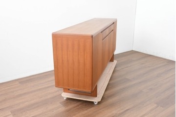 和製ヴィンテージ　チーク材　上質なつくりで収納力も抜群な北欧デザインのサイドボード　(R-085211)