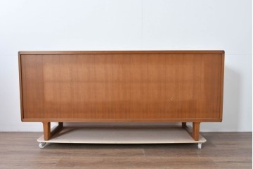 和製ヴィンテージ　チーク材　上質なつくりで収納力も抜群な北欧デザインのサイドボード　(R-085211)