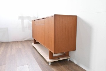 和製ヴィンテージ　チーク材　上質なつくりで収納力も抜群な北欧デザインのサイドボード　(R-085211)