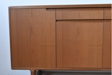 和製ヴィンテージ　チーク材　上質なつくりで収納力も抜群な北欧デザインのサイドボード　(R-085211)