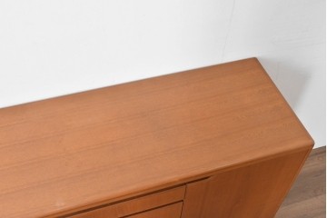 和製ヴィンテージ　チーク材　上質なつくりで収納力も抜群な北欧デザインのサイドボード　(R-085211)