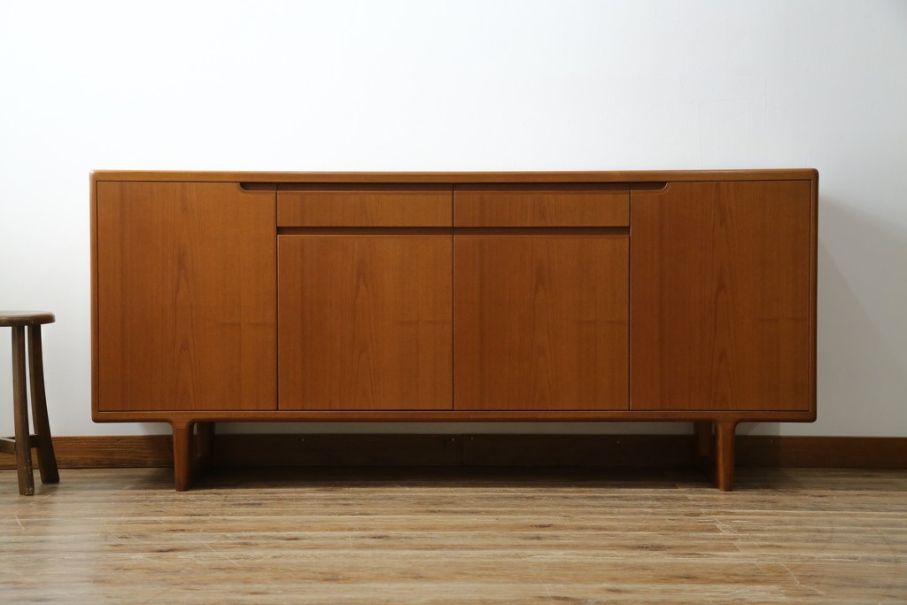 和製ヴィンテージ　チーク材　上質なつくりで収納力も抜群な北欧デザインのサイドボード　(R-085211)