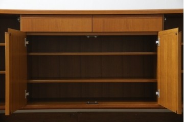 和製ヴィンテージ　チーク材　上質なつくりで収納力も抜群な北欧デザインのサイドボード　(R-085211)