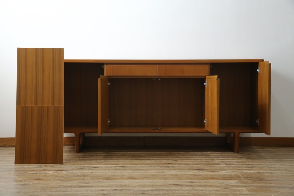 和製ヴィンテージ　チーク材　上質なつくりで収納力も抜群な北欧デザインのサイドボード　(R-085211)