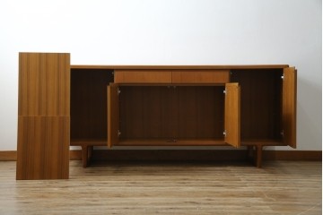 和製ヴィンテージ　チーク材　上質なつくりで収納力も抜群な北欧デザインのサイドボード　(R-085211)