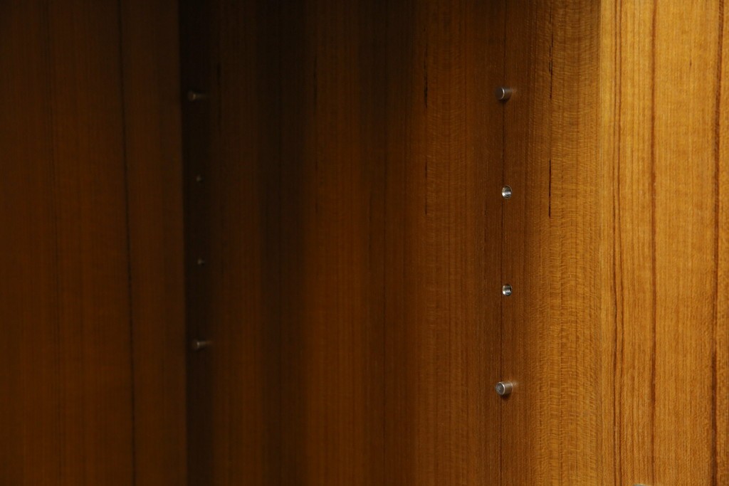 和製ヴィンテージ　チーク材　上質なつくりで収納力も抜群な北欧デザインのサイドボード　(R-085211)