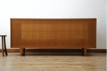 和製ヴィンテージ　チーク材　上質なつくりで収納力も抜群な北欧デザインのサイドボード　(R-085211)