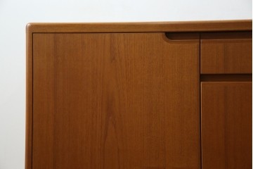 和製ヴィンテージ　チーク材　上質なつくりで収納力も抜群な北欧デザインのサイドボード　(R-085211)