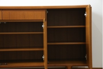 和製ヴィンテージ　チーク材　上質なつくりで収納力も抜群な北欧デザインのサイドボード　(R-085211)