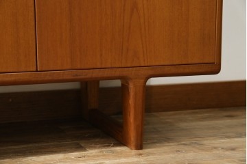 和製ヴィンテージ　チーク材　上質なつくりで収納力も抜群な北欧デザインのサイドボード　(R-085211)