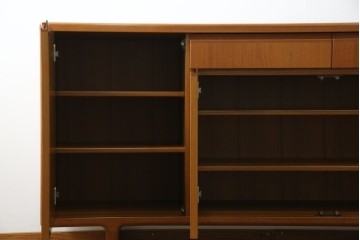 和製ヴィンテージ　チーク材　上質なつくりで収納力も抜群な北欧デザインのサイドボード　(R-085211)