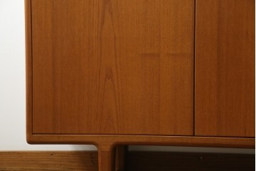 和製ヴィンテージ　チーク材　上質なつくりで収納力も抜群な北欧デザインのサイドボード　(R-085211)