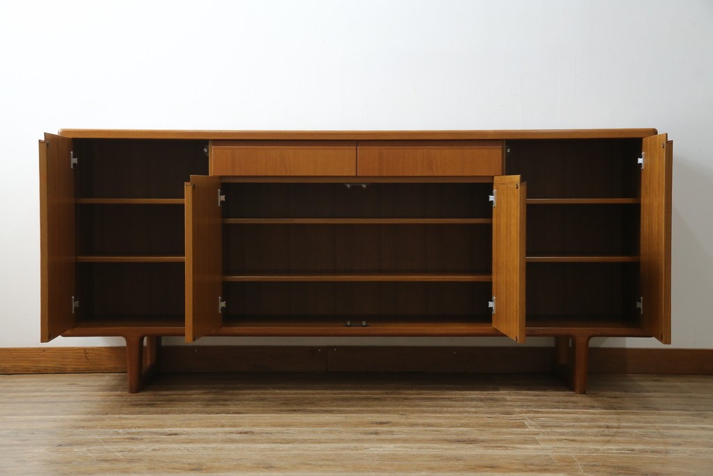 和製ヴィンテージ　チーク材　上質なつくりで収納力も抜群な北欧デザインのサイドボード　(R-085211)