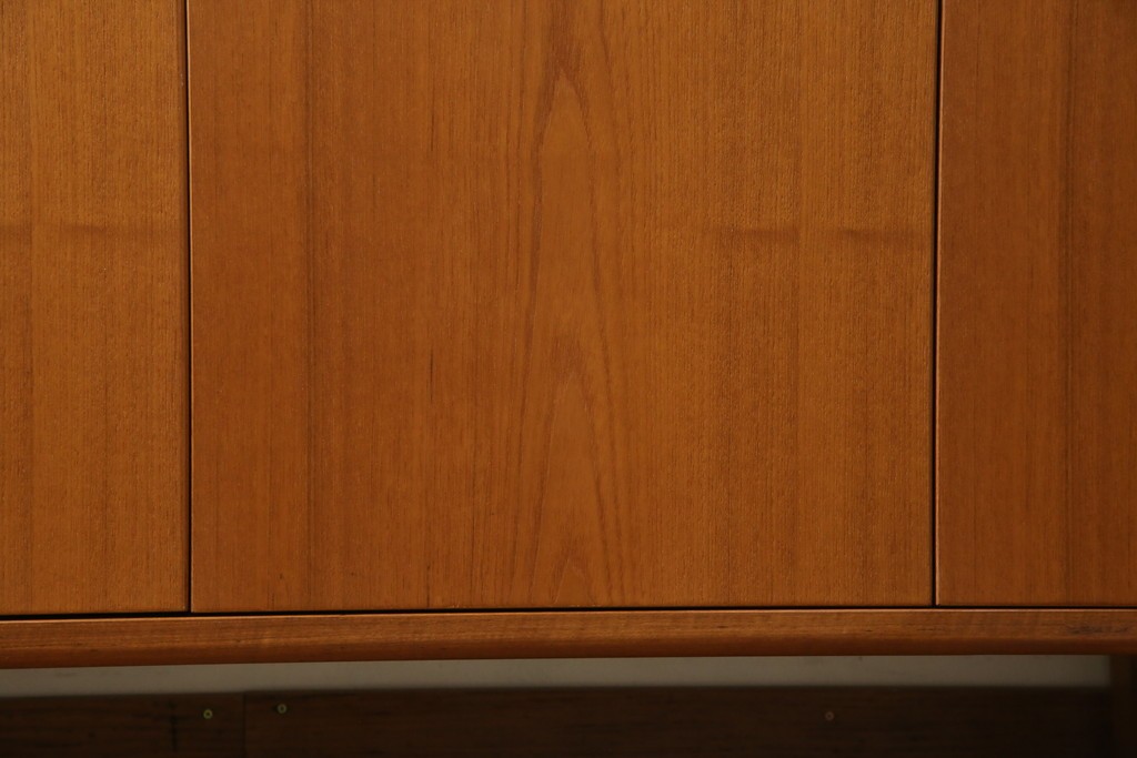 和製ヴィンテージ　チーク材　上質なつくりで収納力も抜群な北欧デザインのサイドボード　(R-085211)