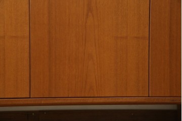 和製ヴィンテージ　チーク材　上質なつくりで収納力も抜群な北欧デザインのサイドボード　(R-085211)