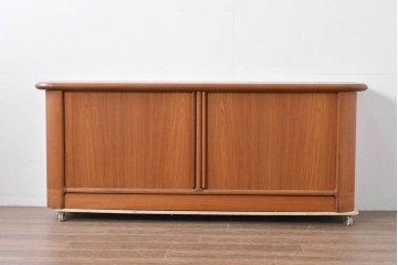 デンマークヴィンテージ　キーベック(Kibaek Mobelfabrik A/S)社　チーク材　緻密な構造のシャッター扉が魅力のサイドボード　(R-085212)