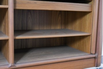 デンマークヴィンテージ　キーベック(Kibaek Mobelfabrik A/S)社　チーク材　緻密な構造のシャッター扉が魅力のサイドボード　(R-085212)