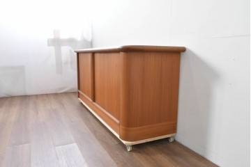 デンマークヴィンテージ　キーベック(Kibaek Mobelfabrik A/S)社　チーク材　緻密な構造のシャッター扉が魅力のサイドボード　(R-085212)