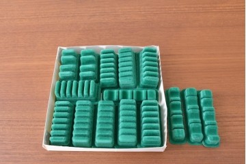 デンマークヴィンテージ　キーベック(Kibaek Mobelfabrik A/S)社　チーク材　緻密な構造のシャッター扉が魅力のサイドボード　(R-085212)