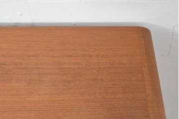 デンマークヴィンテージ　キーベック(Kibaek Mobelfabrik A/S)社　チーク材　緻密な構造のシャッター扉が魅力のサイドボード　(R-085212)