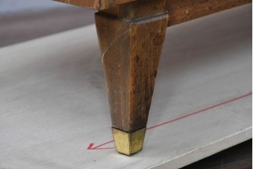 アメリカヴィンテージ　バセットファニチャー(Bassett Furniture)　金属製の引手がミッドセンチュリーの雰囲気を引き立てる木製サイドボード　(R-085213)