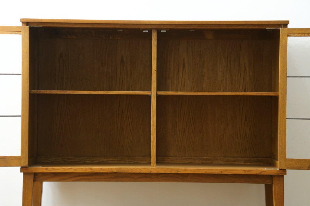 中古　トラックファニチャー (TRUCK FURNITURE)　ゆらぎのある型板ガラスに格子をあしらった扉がお洒落なキャビネット　定価約26万円　(R-085214)