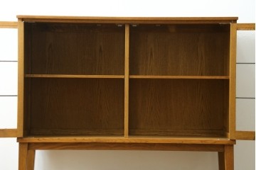 中古　トラックファニチャー (TRUCK FURNITURE)　ゆらぎのある型板ガラスに格子をあしらった扉がお洒落なキャビネット　定価約26万円　(R-085214)