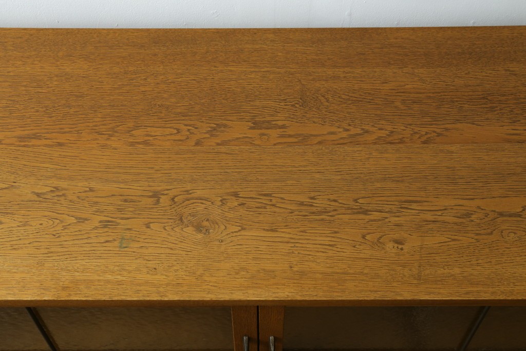 中古　トラックファニチャー (TRUCK FURNITURE)　ゆらぎのある型板ガラスに格子をあしらった扉がお洒落なキャビネット　定価約26万円　(R-085214)