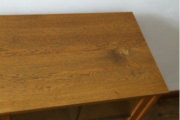 中古　トラックファニチャー (TRUCK FURNITURE)　ゆらぎのある型板ガラスに格子をあしらった扉がお洒落なキャビネット　定価約26万円　(R-085214)