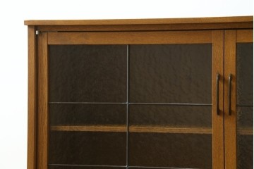 中古　トラックファニチャー (TRUCK FURNITURE)　ゆらぎのある型板ガラスに格子をあしらった扉がお洒落なキャビネット　定価約26万円　(R-085214)