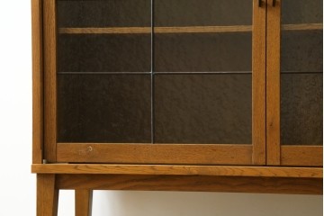 中古　トラックファニチャー (TRUCK FURNITURE)　ゆらぎのある型板ガラスに格子をあしらった扉がお洒落なキャビネット　定価約26万円　(R-085214)