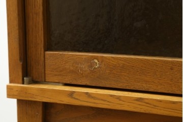 中古　トラックファニチャー (TRUCK FURNITURE)　ゆらぎのある型板ガラスに格子をあしらった扉がお洒落なキャビネット　定価約26万円　(R-085214)