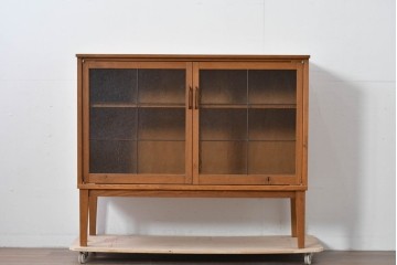 中古　トラックファニチャー (TRUCK FURNITURE)　ゆらぎのある型板ガラスに格子をあしらった扉がお洒落なサイドキャビネット　定価約26万円相当　(R-085214)
