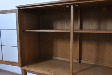 中古　トラックファニチャー (TRUCK FURNITURE)　ゆらぎのある型板ガラスに格子をあしらった扉がお洒落なサイドキャビネット　定価約26万円相当　(R-085214)