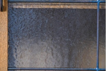 中古　トラックファニチャー (TRUCK FURNITURE)　ゆらぎのある型板ガラスに格子をあしらった扉がお洒落なサイドキャビネット　定価約26万円相当　(R-085214)